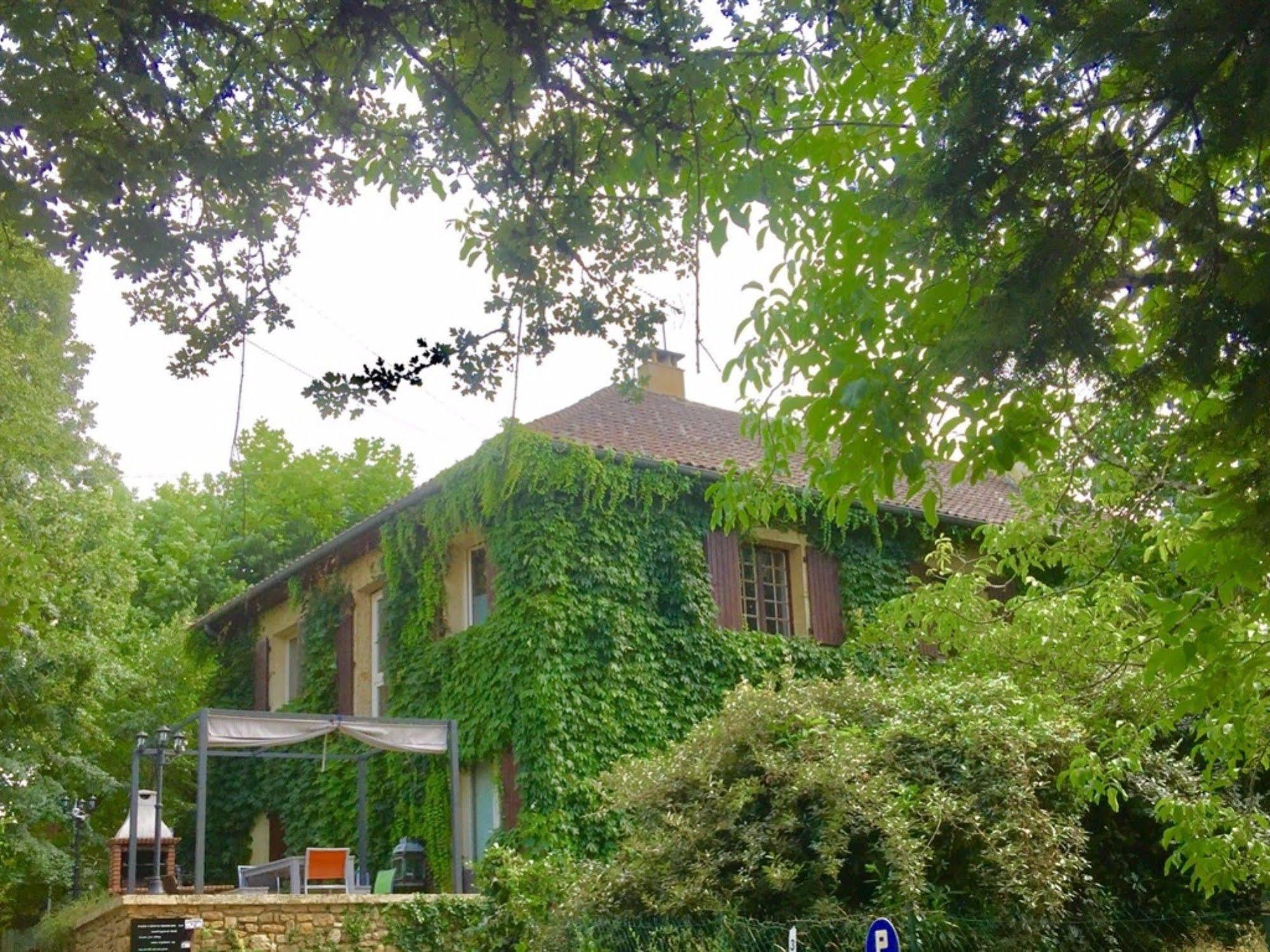O Clair De Lune Au Coeur De Sarlat - Chambres Climatisees - Parking Prive - Piscine Chauffee - Spa Et Massages Exteriör bild