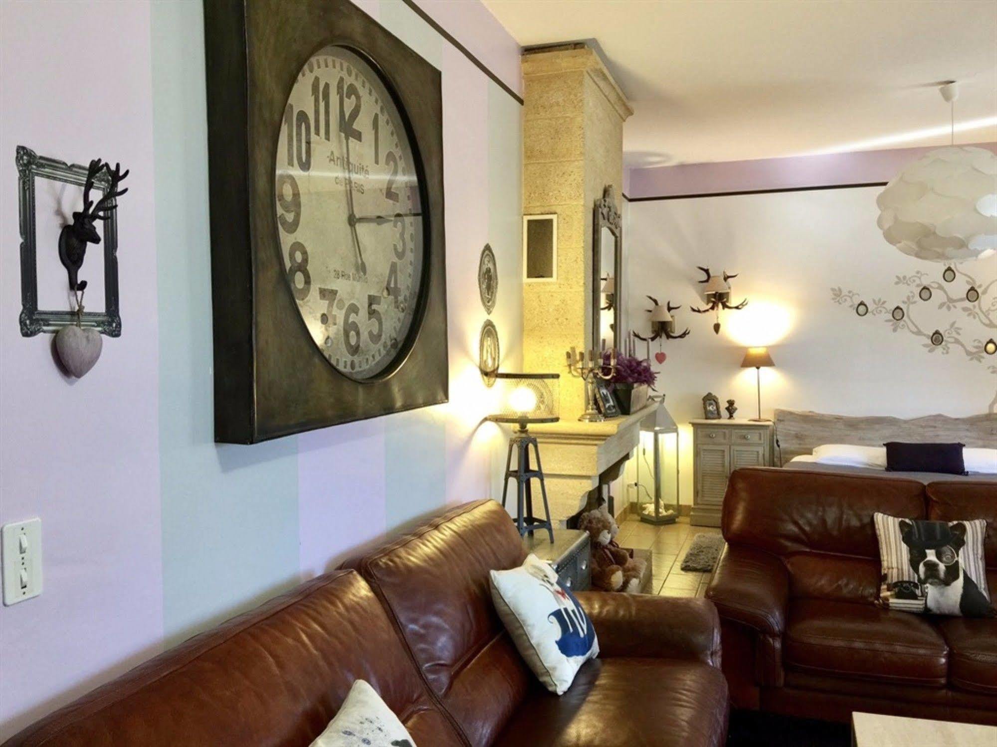 O Clair De Lune Au Coeur De Sarlat - Chambres Climatisees - Parking Prive - Piscine Chauffee - Spa Et Massages Exteriör bild