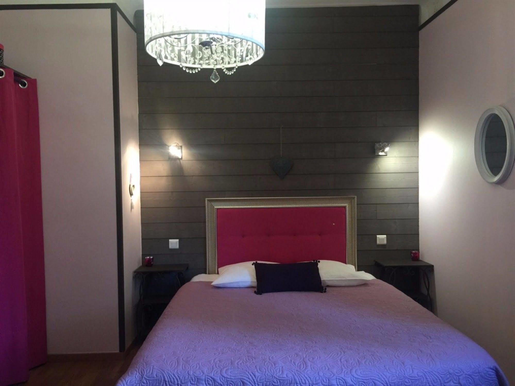 O Clair De Lune Au Coeur De Sarlat - Chambres Climatisees - Parking Prive - Piscine Chauffee - Spa Et Massages Exteriör bild