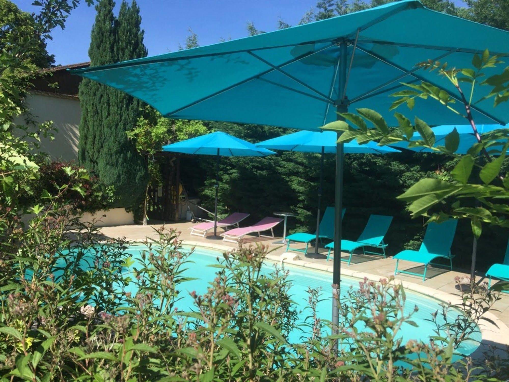 O Clair De Lune Au Coeur De Sarlat - Chambres Climatisees - Parking Prive - Piscine Chauffee - Spa Et Massages Exteriör bild
